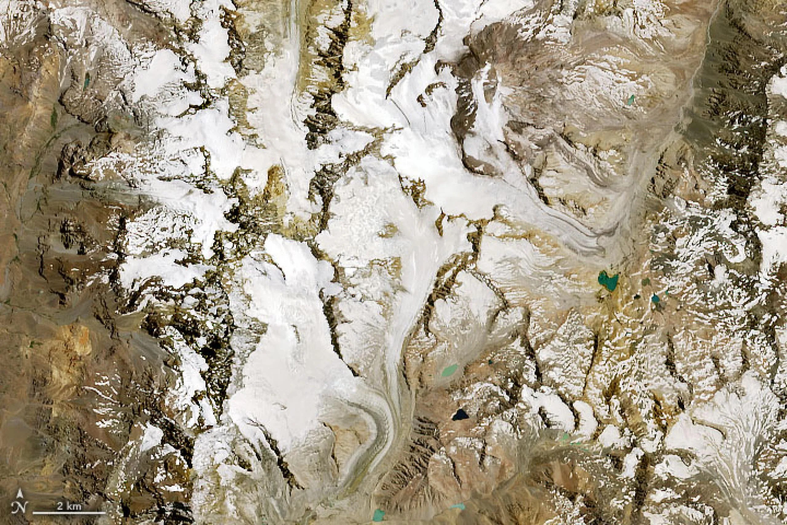 Glaciares en los Andes centrales desde el espacio.