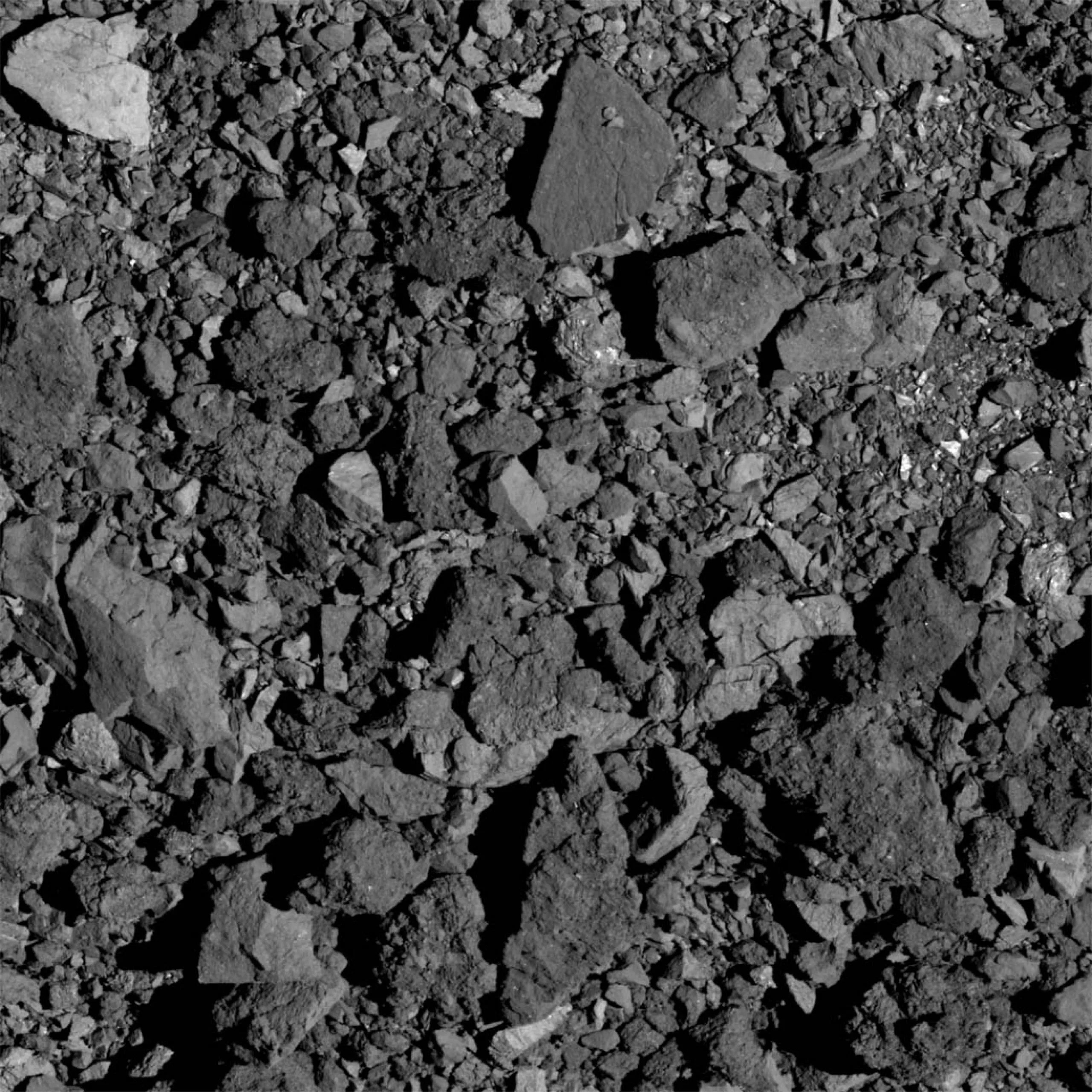 Superficie rocosa del asteroide Bennu