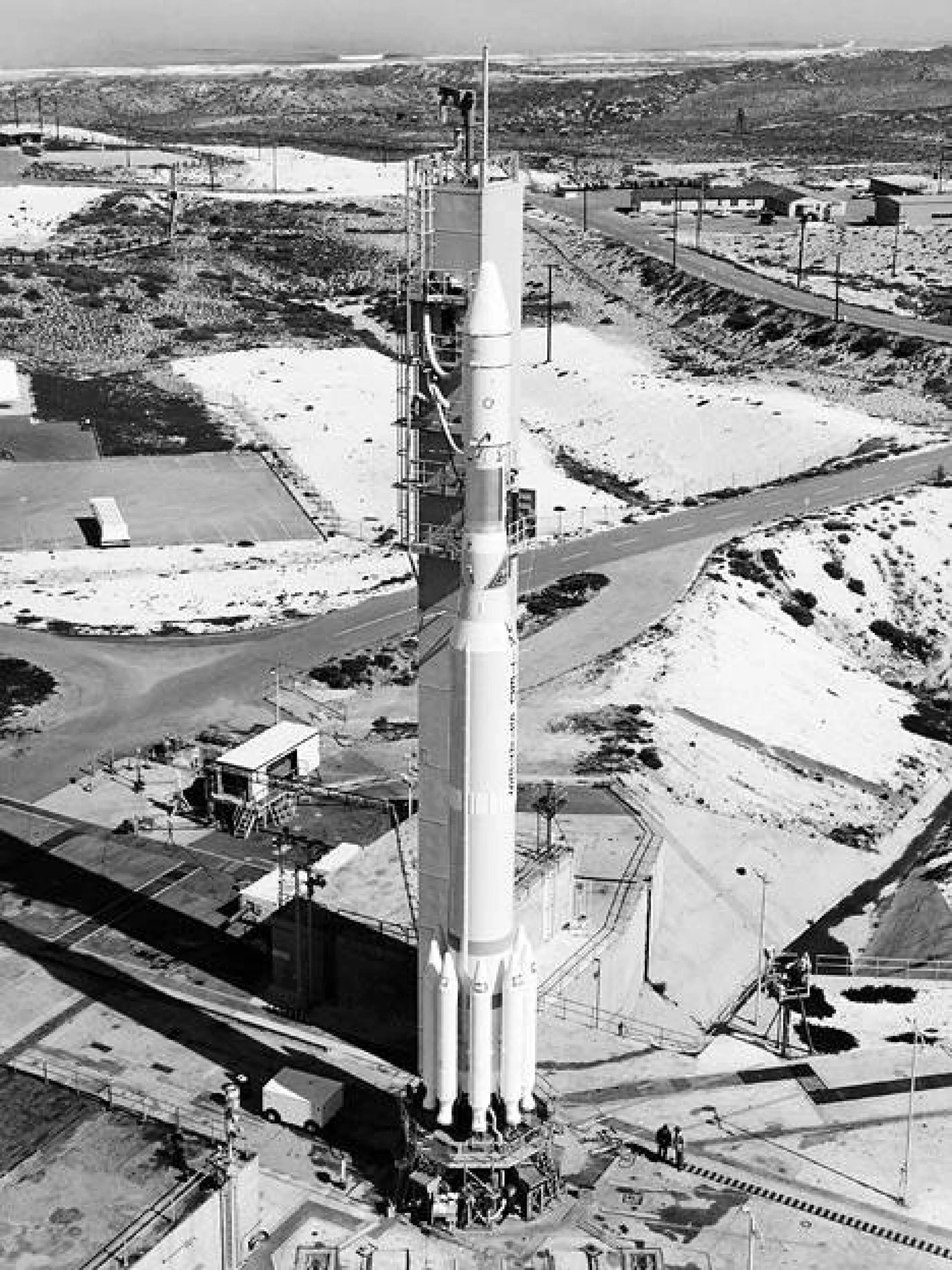 El Satélite con Tecnología para el estudio de los Recursos Terrestres (ERTS, más tarde rebautizado Landsat 1) fue lanzado a bordo de un Delta 900 desde la Base de la Fuerza Aérea de Vandenberg el 23 de julio de 1972. Créditos: Fotografía de la NASA por cortesía del equipo científico de Landsat