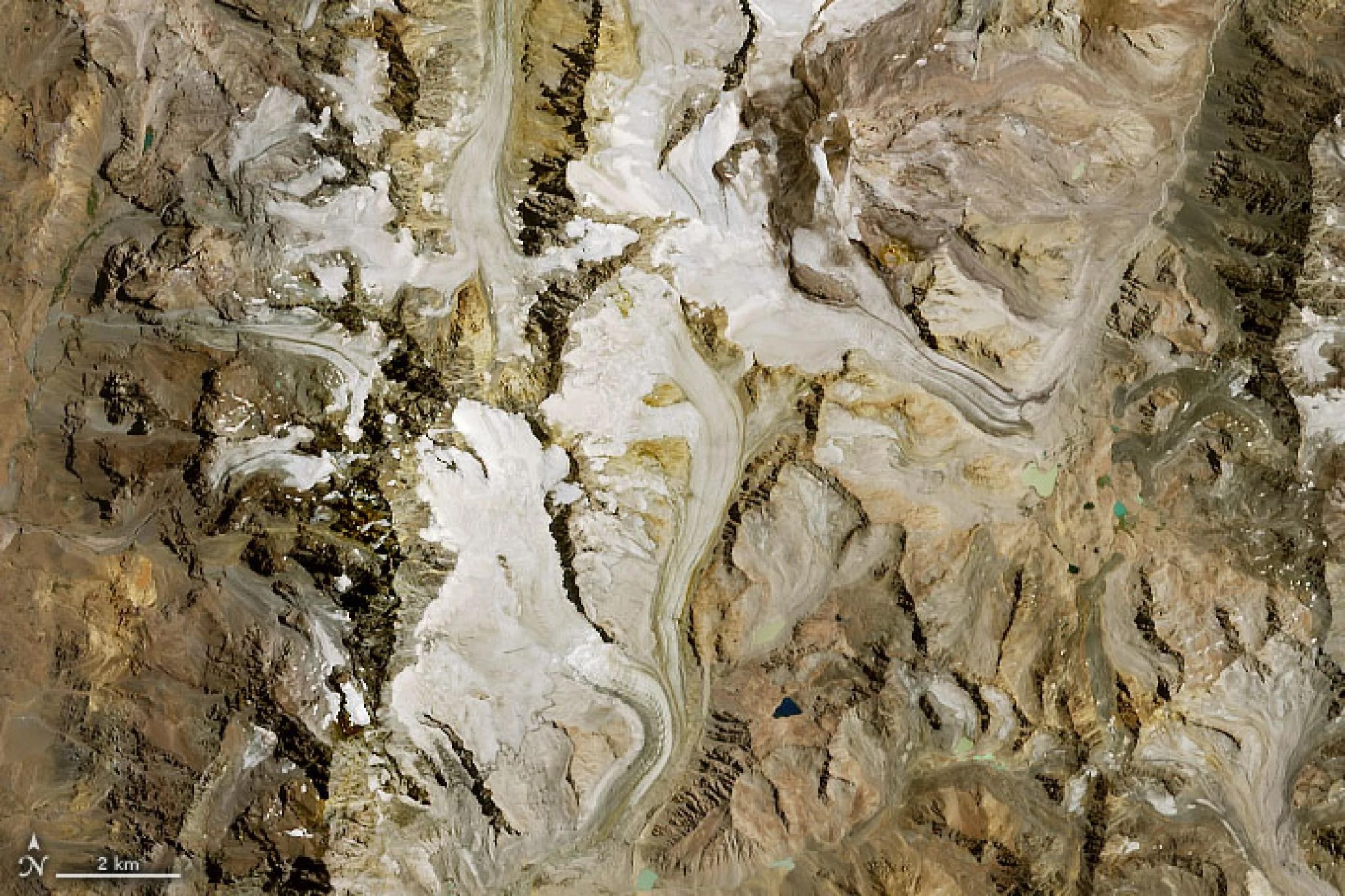 Glaciares en los Andes centrales desde el espacio.