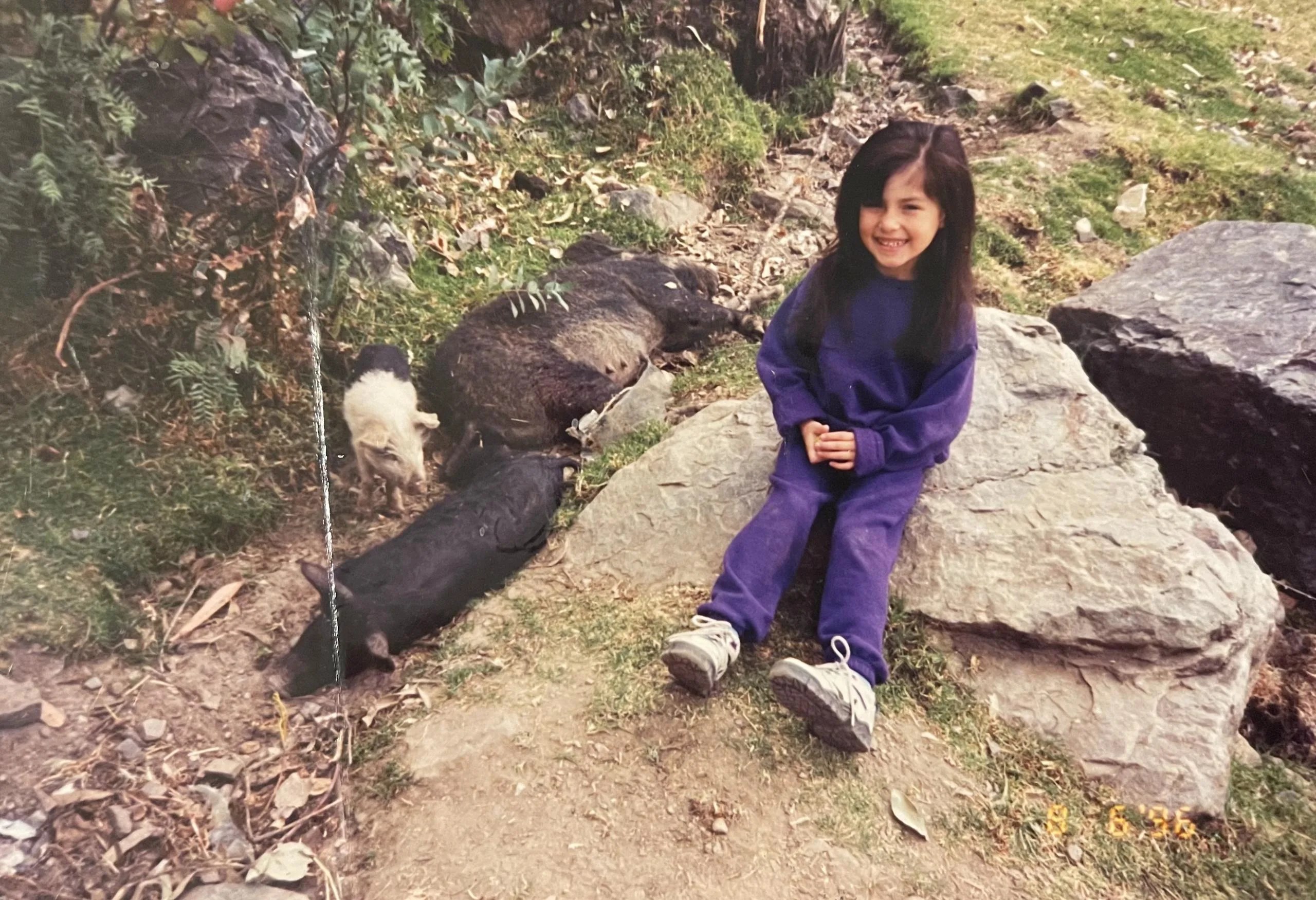 Foto de Sarah Yearicks en un campo de la aldea de Carhuachuna, en Perú, cuando tenía 5 años
