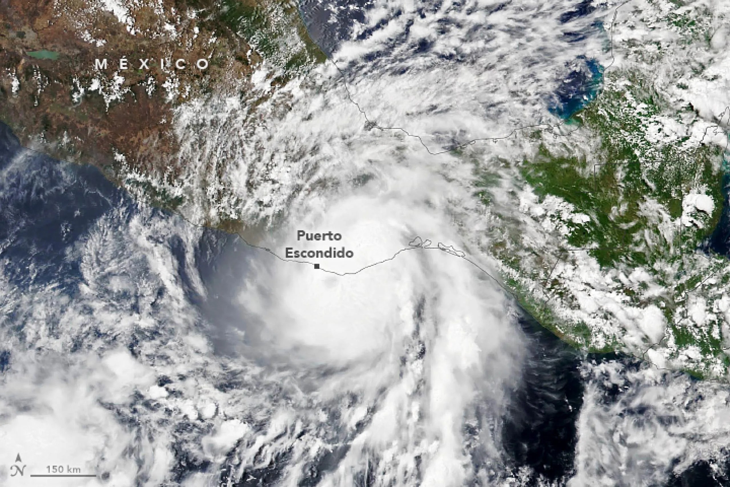 Imagen satelital del huracán Agatha en México, 30 de mayo de 2022