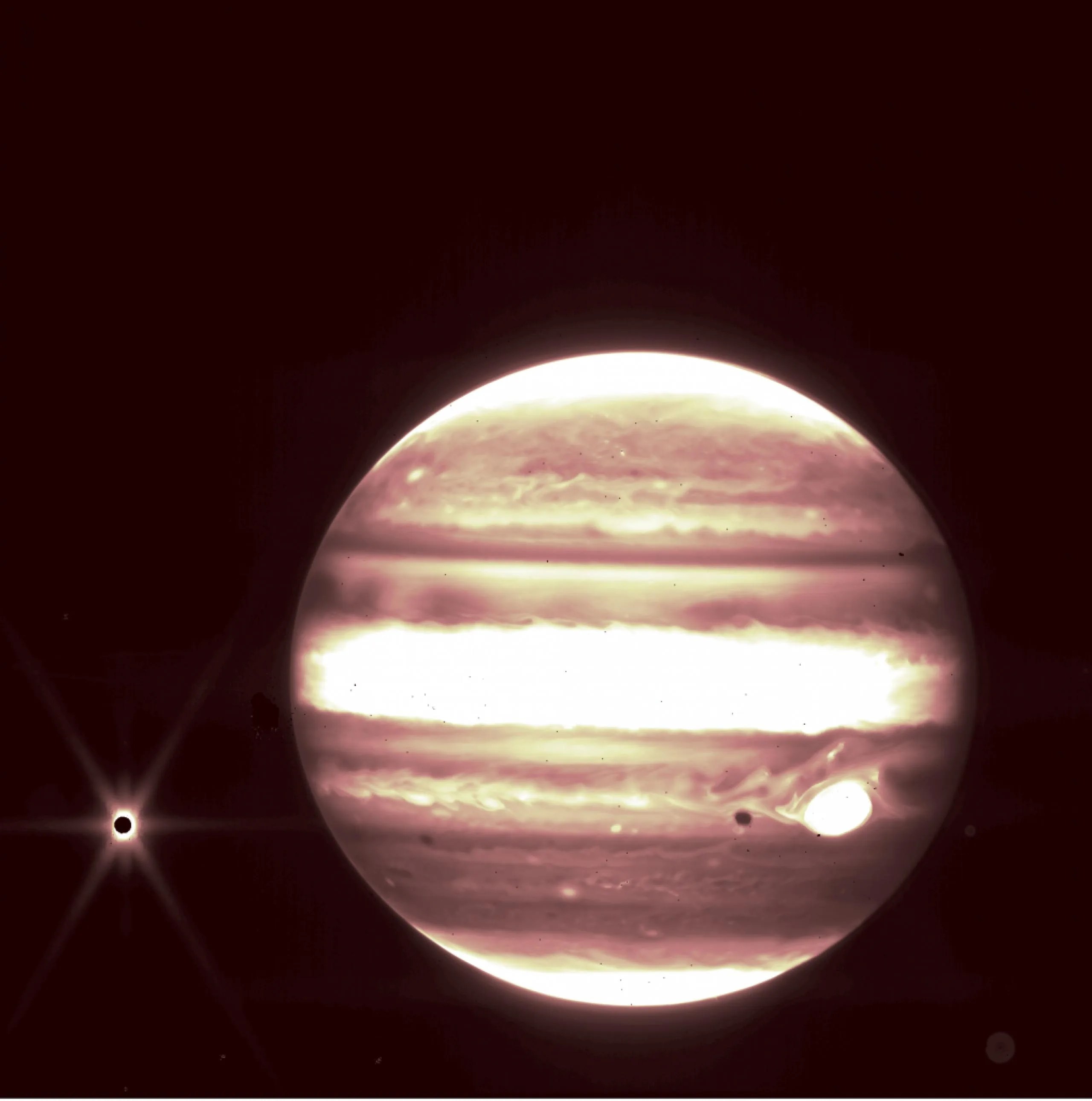 Imagen en infrarrojo de Júpiter y la luna Europa captada por Webb.