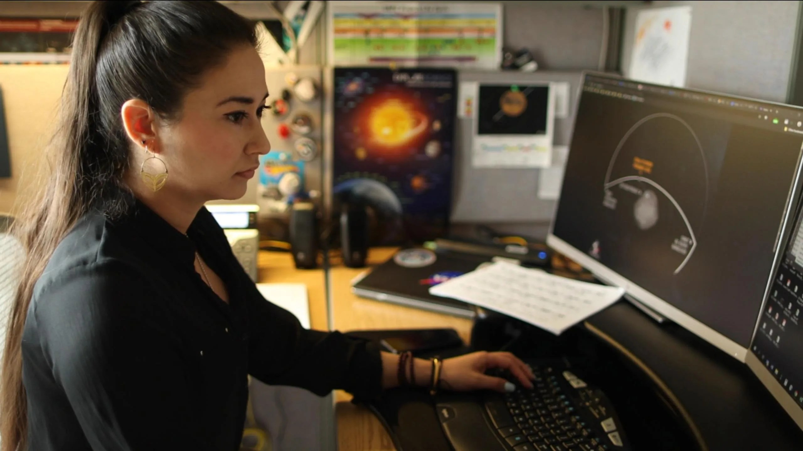 Nayi Castro trabajando en la misión OSIRIS-REx