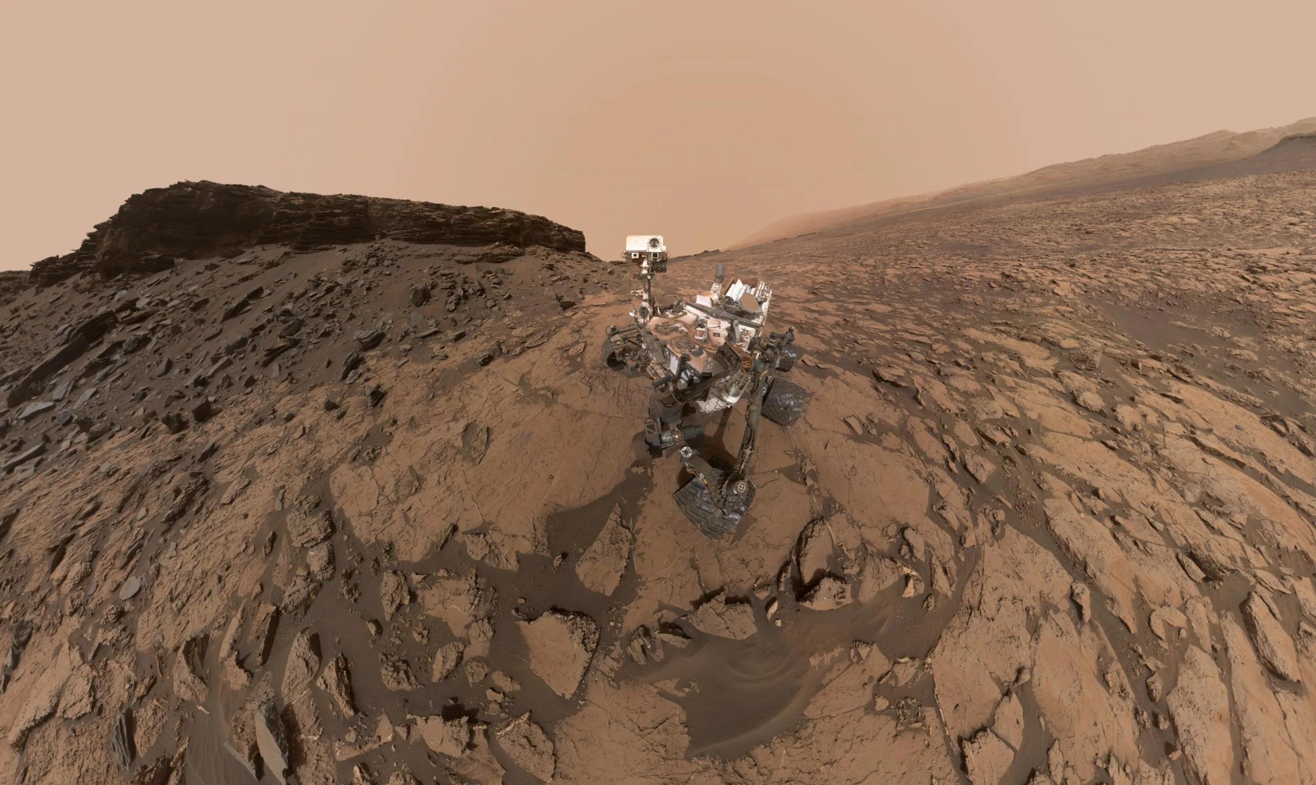 El rover Curiosity Mars de la NASA usó su Lente para Magnificación de Imágenes de Marte (MAHLI, por sus siglas en inglés) para tomar esta selfie en la ubicación de perforación