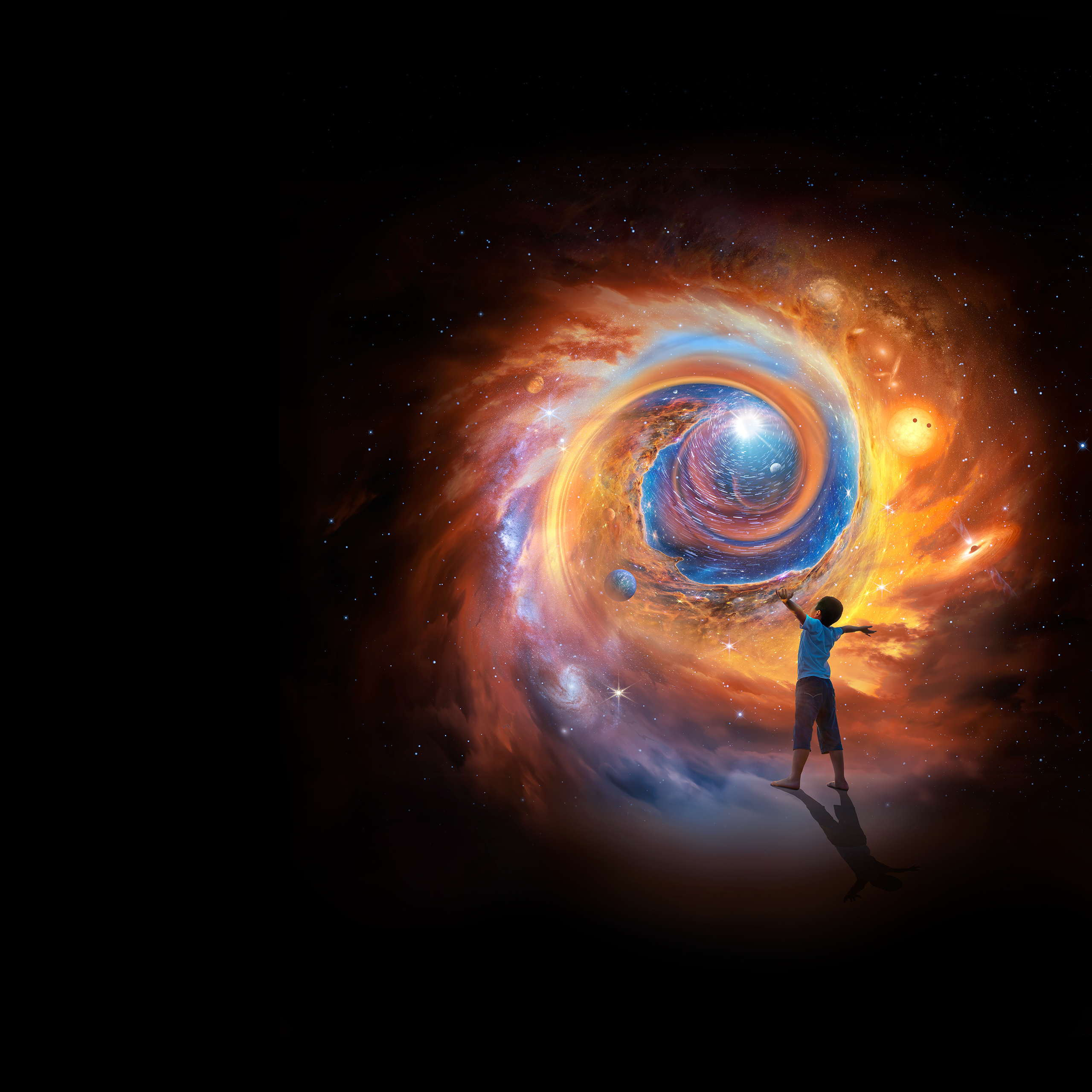 Imagen artística en la que aparece un niño de espaldas, con los brazos extendidos hacia arriba, y de frene a una imagen del universo en la que se ven planetas, galaxias, estrellas y polvo.