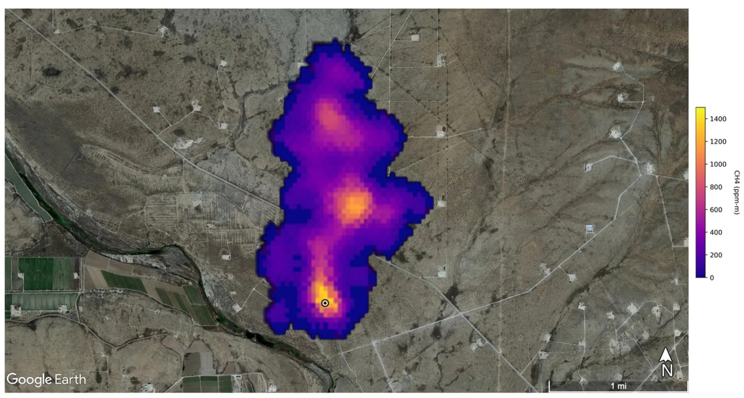 Esta imagen muestra un penacho de metano de 3 kilómetros (2 millas) de longitud detectado por la misión de Investigación de las Fuentes de Polvo Mineral en la Superficie de la Tierra de la NASA al sureste de Carlsbad, Nuevo México. El metano es un potente gas de efecto invernadero que es mucho más eficaz que el dióxido de carbono para atrapar el calor en la atmósfera. Crédito: NASA/JPL-Caltech
