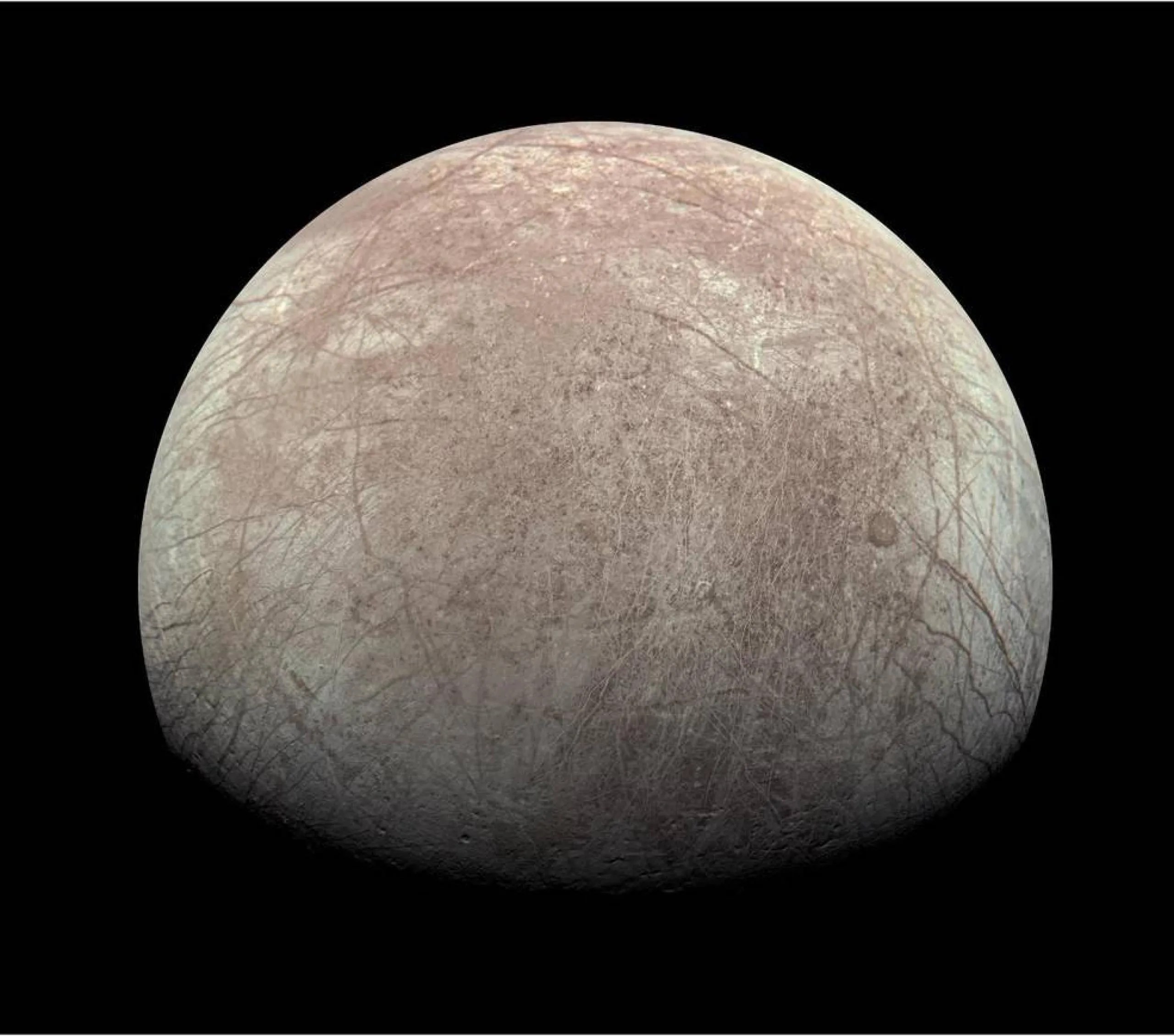 Esta vista de la luna helada de Júpiter, Europa, fue captada por el generador de imágenes JunoCam a bordo de la nave espacial Juno de la NASA durante el sobrevuelo cercano de esta misión el 29 de septiembre de 2022.