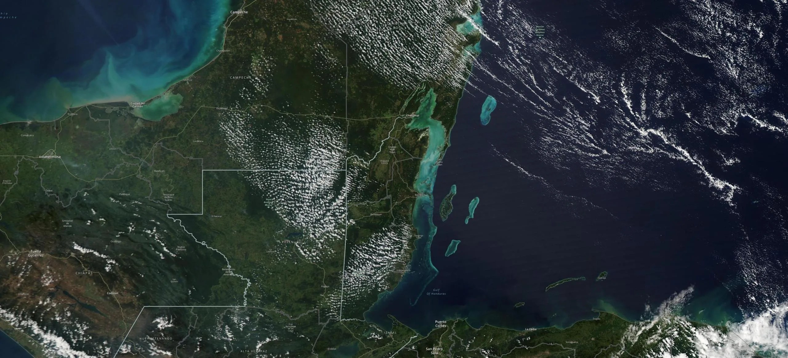 El instrumento MODIS captó esta imagen de la Península de Yucatán, incluyendo a Belice, en febrero de 2022.