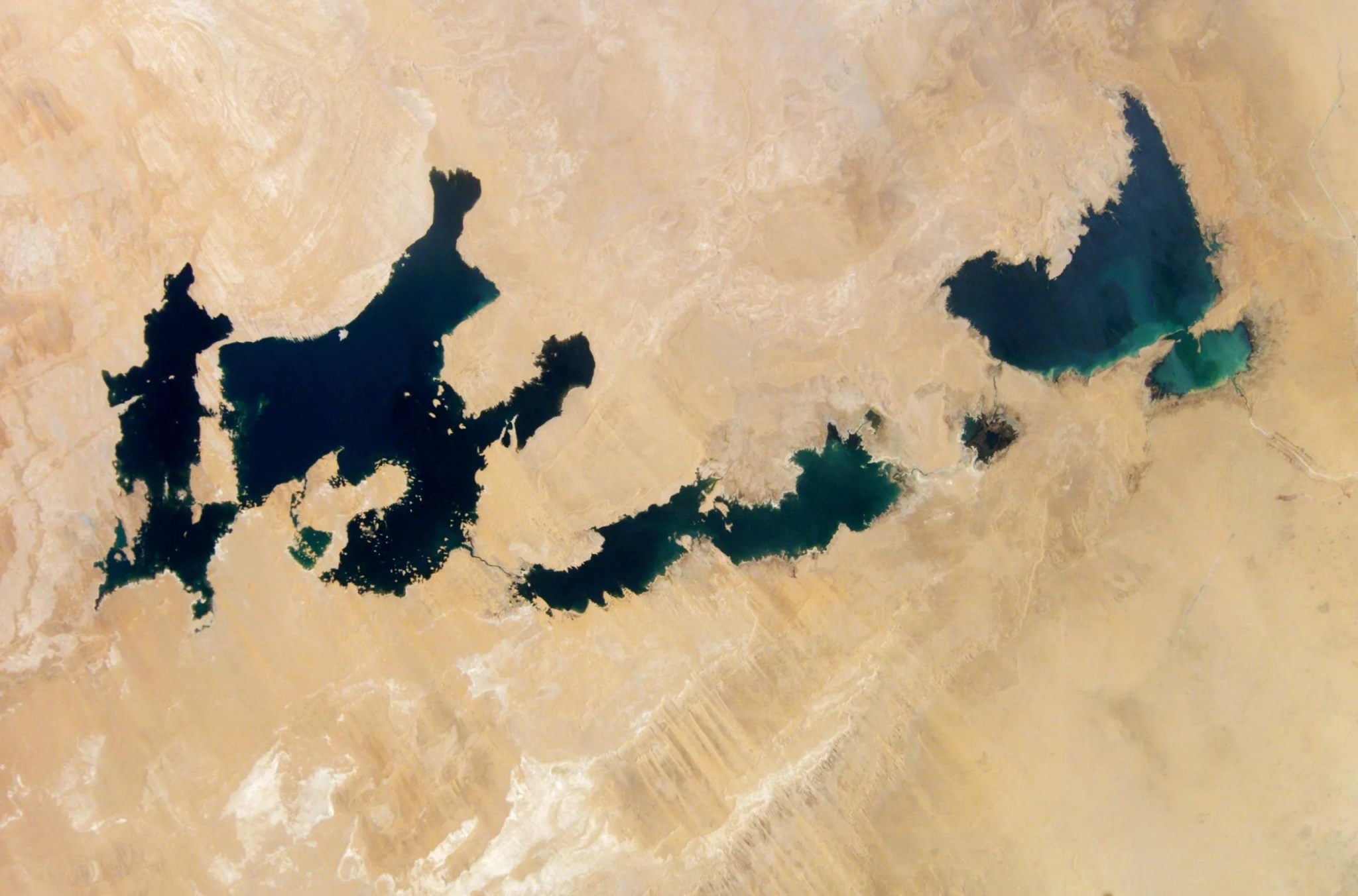 imagen de los Lagos Toshka en el desierto Sahara tomada en el 2002