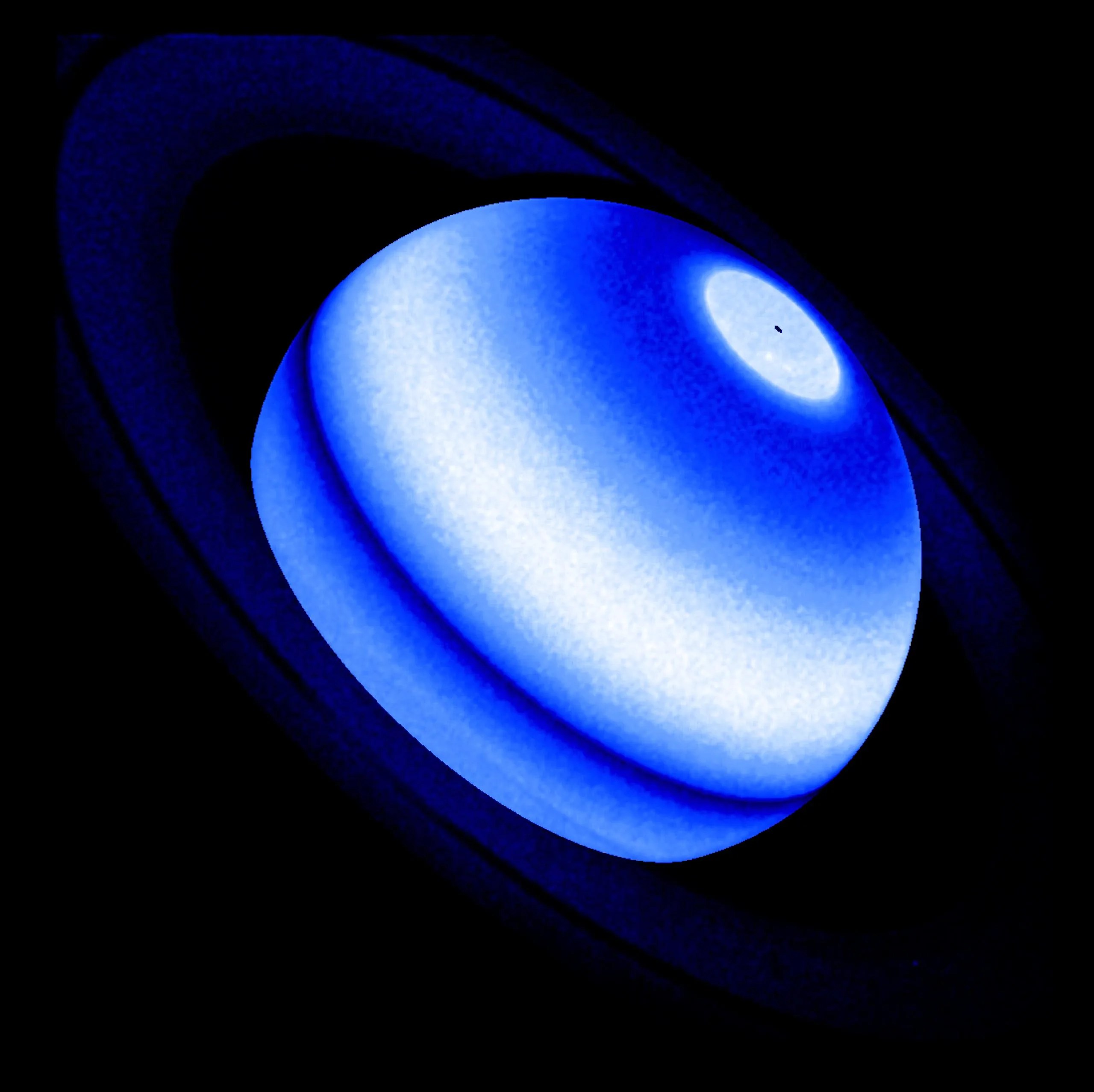 Esta imagen compuesta muestra la protuberancia de Lyman-alfa de Saturno, una emisión de hidrógeno que es un exceso persistente e inesperado detectado por tres misiones distintas de la NASA —Voyager 1, Cassini y el telescopio espacial Hubble— entre 1980 y 2017.