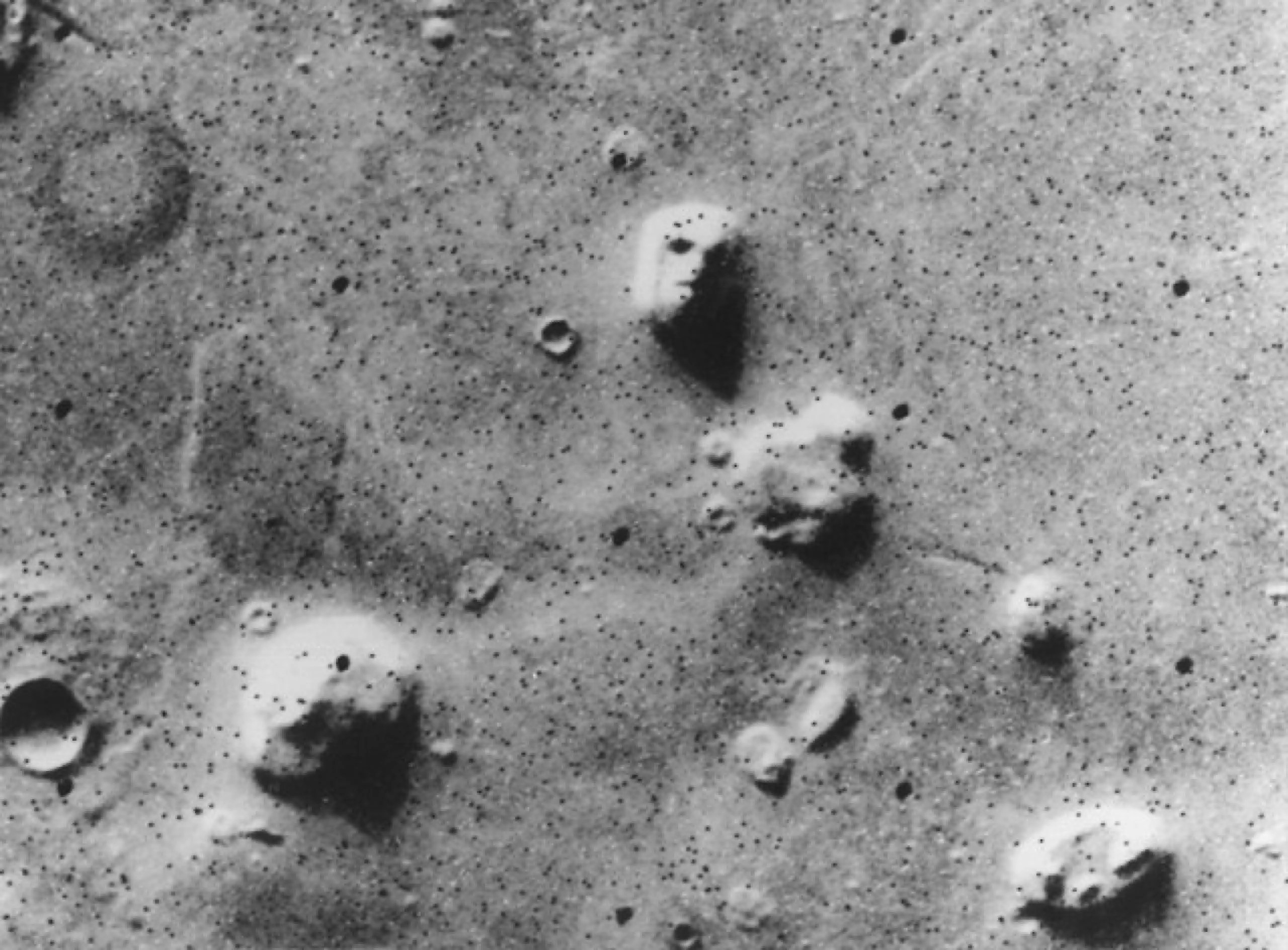 Imagen de 1976 tomada por la misión Viking en Marte, en la que algunas personas creían ver una cara. Créditos: NASA/JPL-Caltech