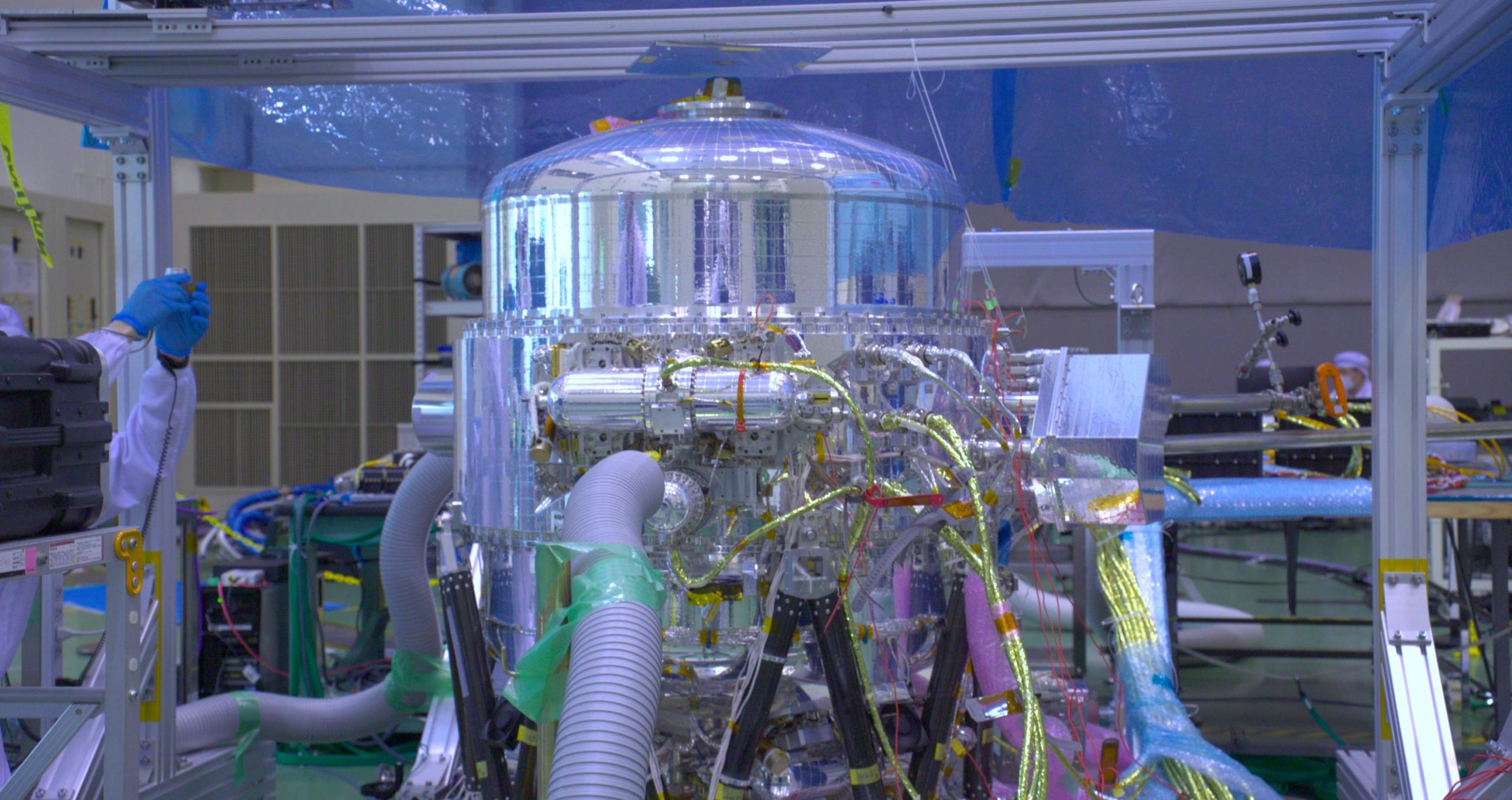 Esta imagen muestra el detector del instrumento Resolve a bordo del satélite XRISM.