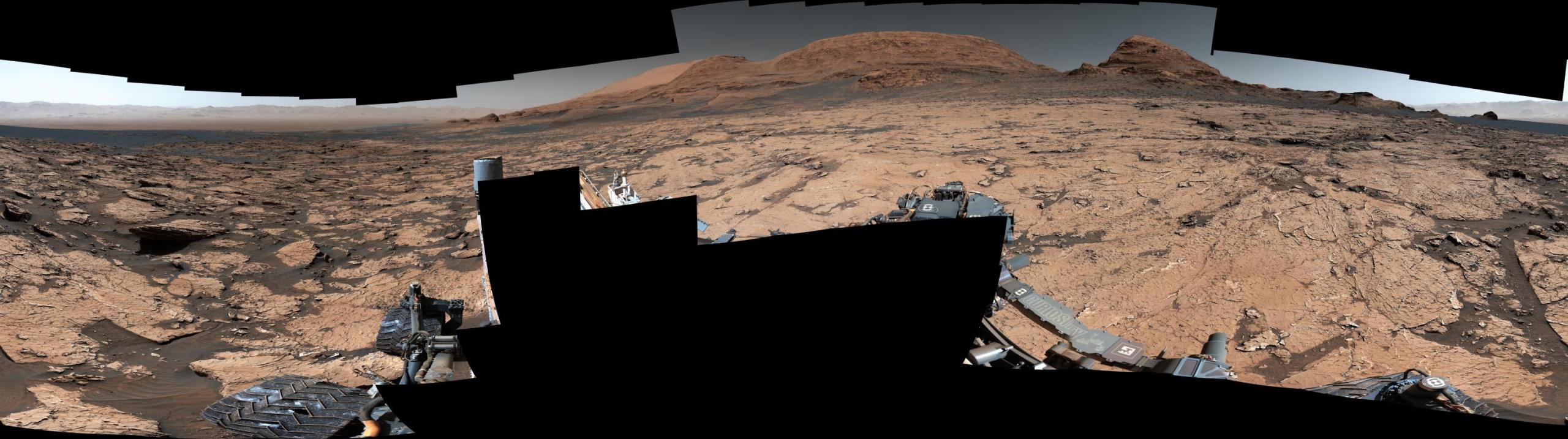 Este panorama captado por el vehículo explorador Curiosity de la NASA en Marte muestra un lugar apodado “Pontours”, donde los científicos detectaron antiguas grietas de barro preservadas, que se cree que se formaron durante largos ciclos de condiciones lluviosas y secas a lo largo de muchos años. Se piensa que tales ciclos favorecen las condiciones en las que podría formarse la vida. Crédito: NASA/JPL-Caltech/MSSS/IRAP
