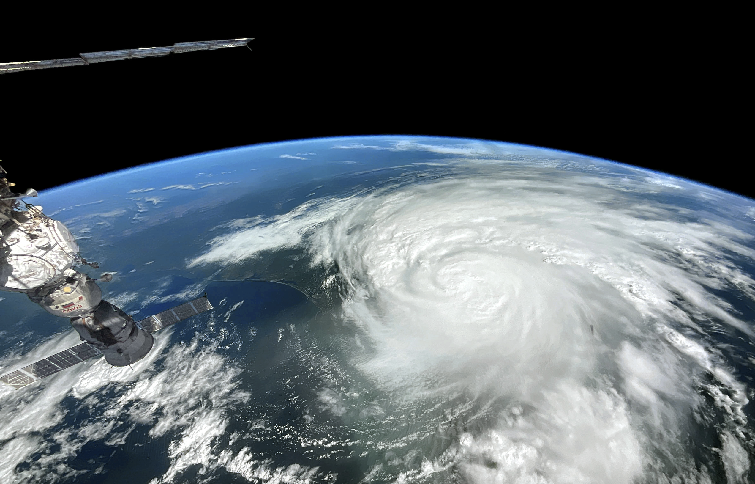 Esta fotografía de color natural fue tomada desde la Estación Espacial Internacional. Muestra a Idalia el 30 de agosto de 2023, poco después de que la tormenta tocara tierra.