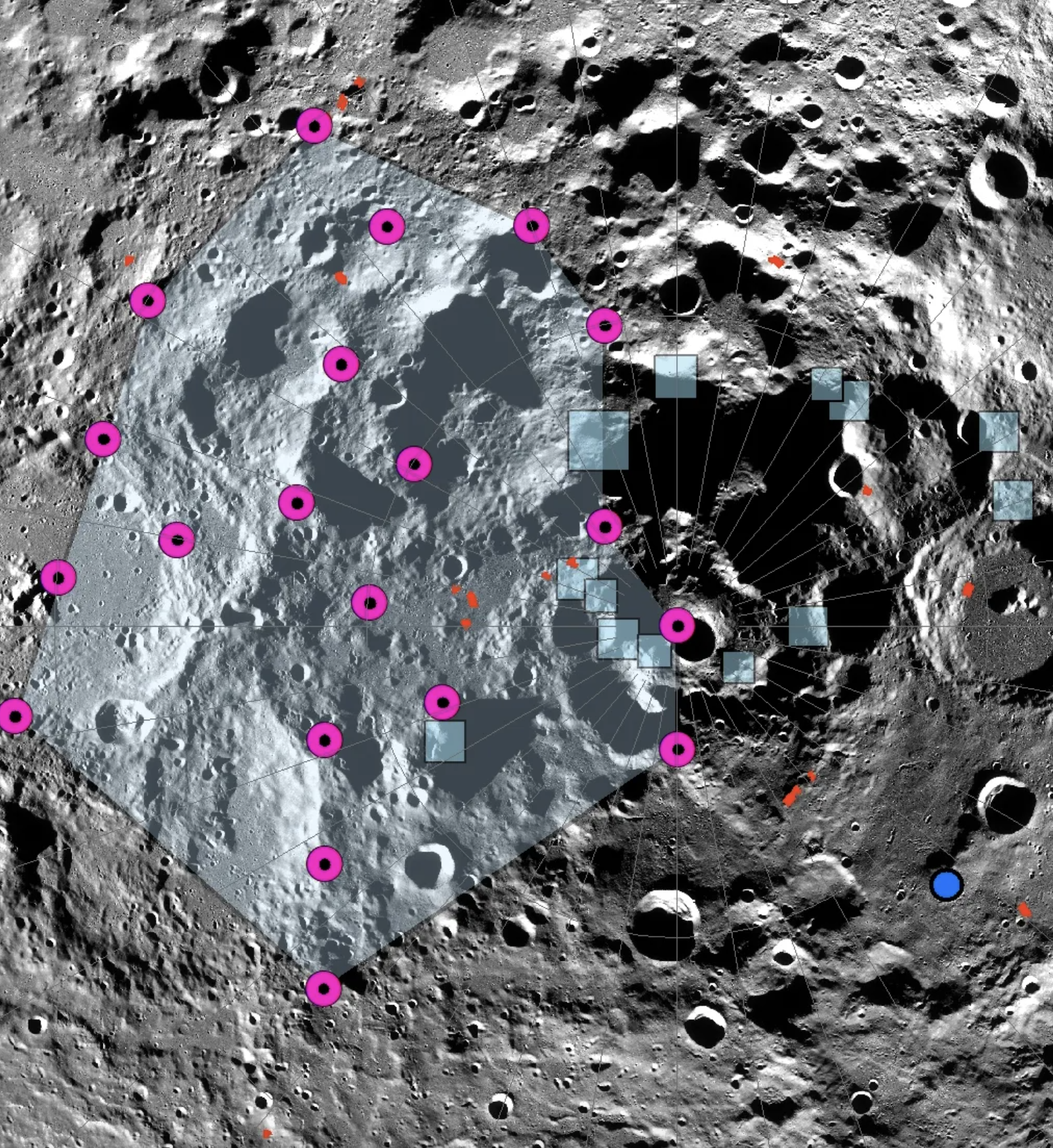 Imagen que muestra parte de la superficie lunar con marcas fucsia que señalan el epicentro de un sismo lunar.