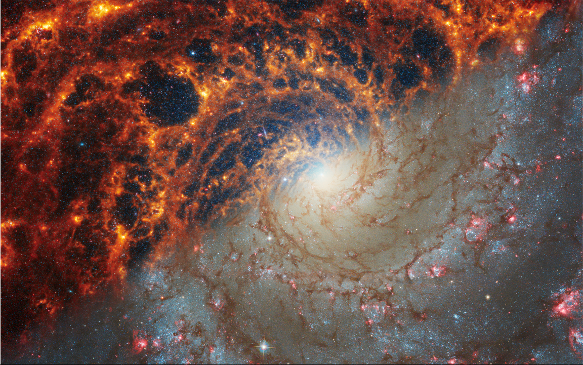 Comparación frontal de la galaxia espiral NGC 628, con la imagen dividida diagonalmente entre las observaciones del telescopio espacial James Webb en la parte superior izquierda y las del telescopio espacial Hubble en la parte inferior derecha.