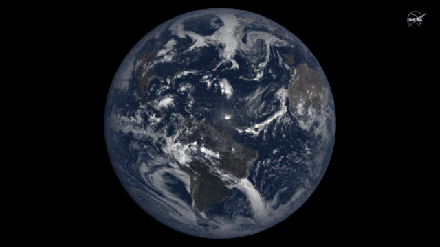 GIF animado que muestra la trayectoria de un eclipse solar sobre la Tierra.