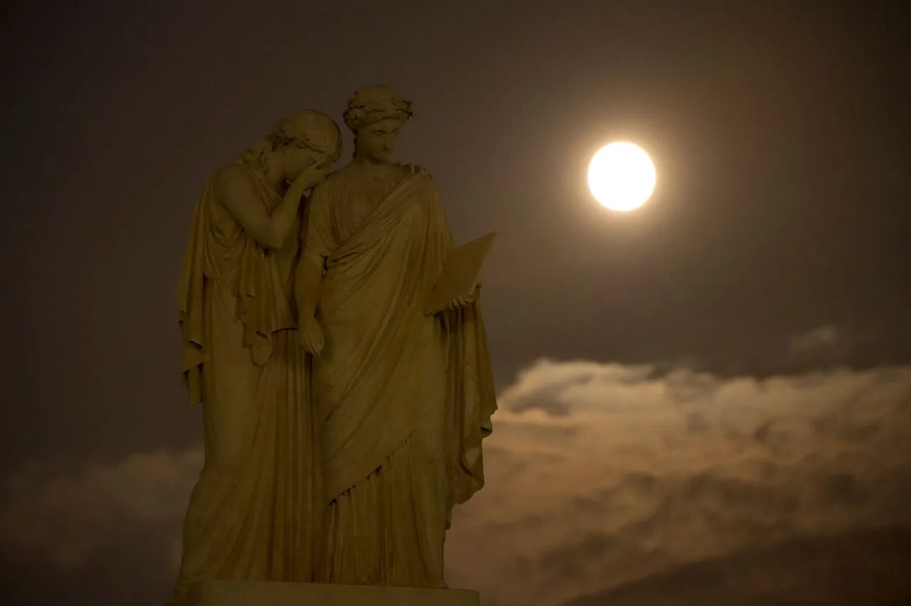 Una superluna vista desde el Capitolio de Estados Unidos en 2014.